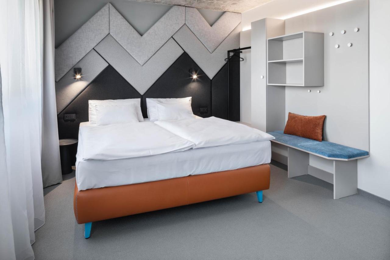 Boutique Hotel Mezi Svy Hradec Kralove Luaran gambar
